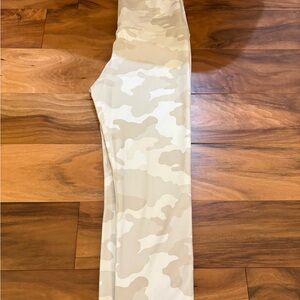 Old Navy Cream and Tan Camouflage Leggings